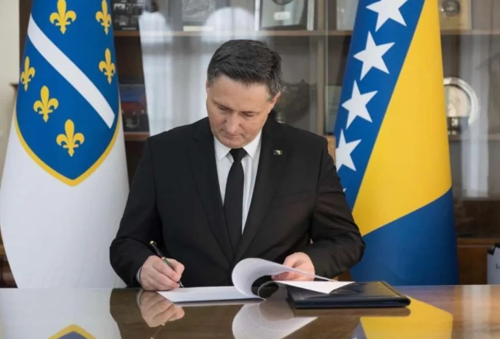 Denis Bećirović povodom zabrane simbola Armije RBiH