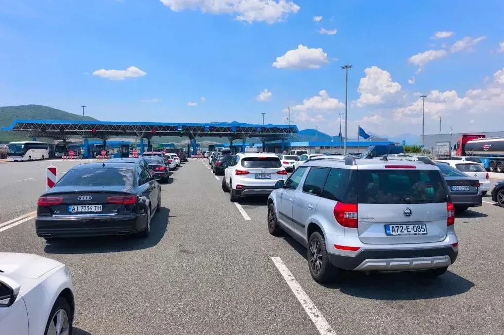 Duge kolone na graničnim prelazima