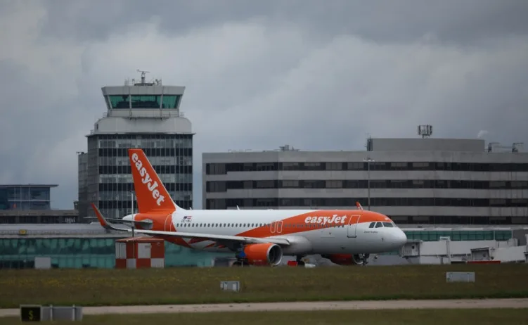 EasyJet avion na pisti