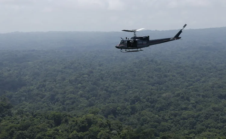 Helikopter iznad kenijske džungle
