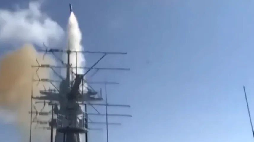 Kineska protivbrodska raketa tokom testiranja