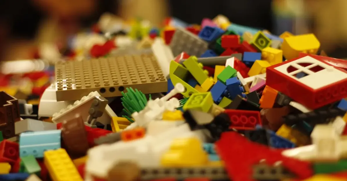 Šarena gomila Lego kockica