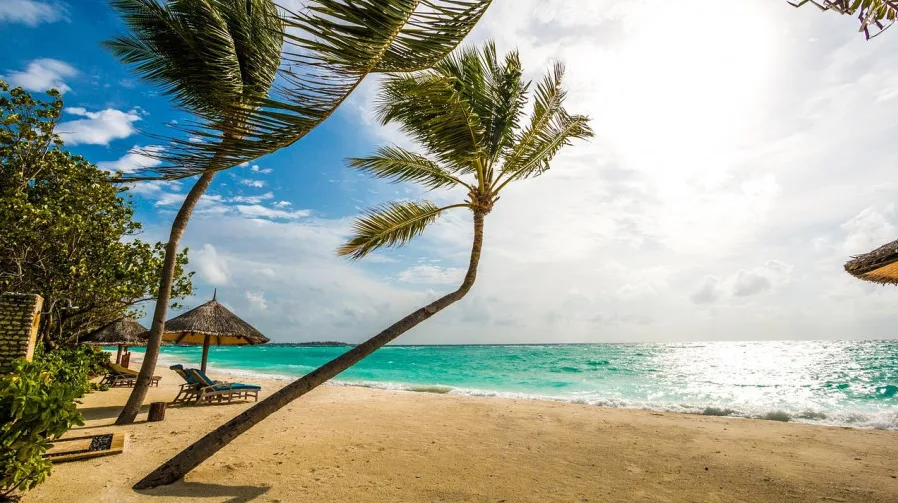 Plaža na Maldivima i turistički porez