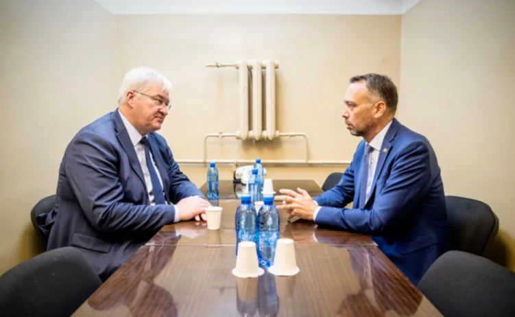 Dva ministra u skloništu