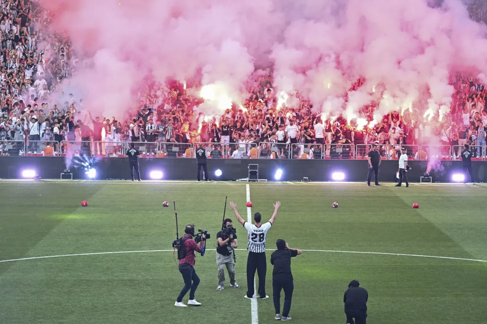 Dušan Vlahović doček u Besiktasu