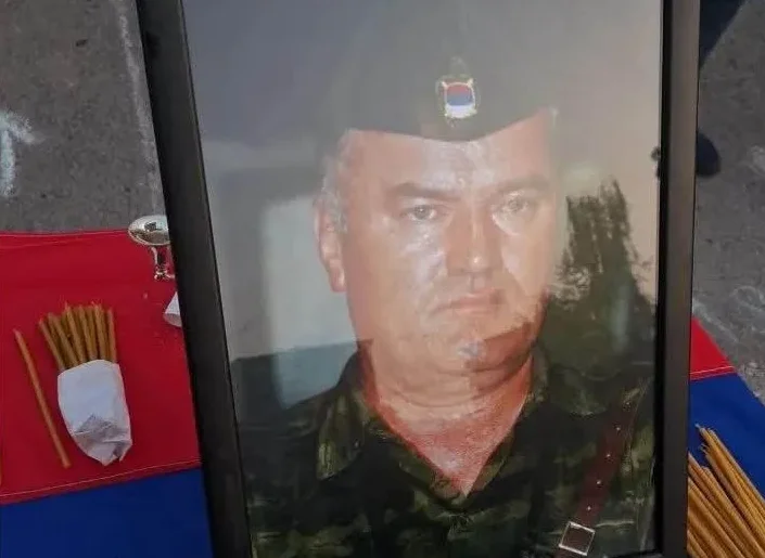 Slika Ratka Mladića navijača