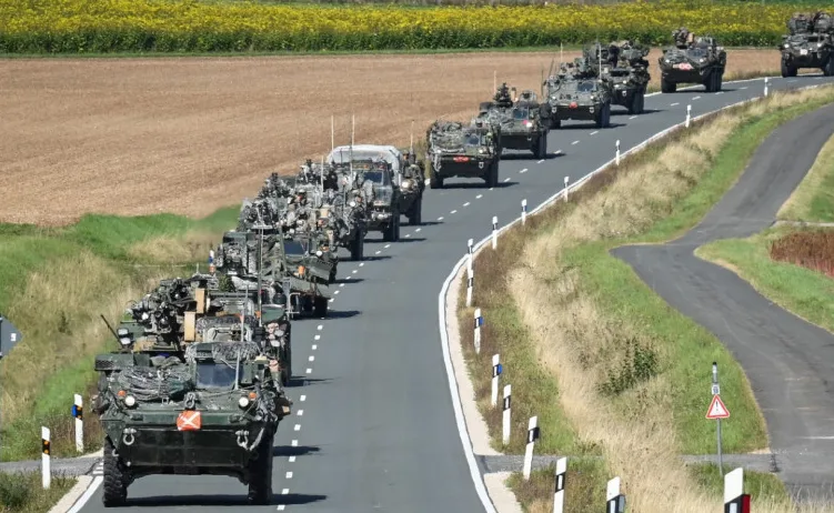 NATO vojna vozila na putu
