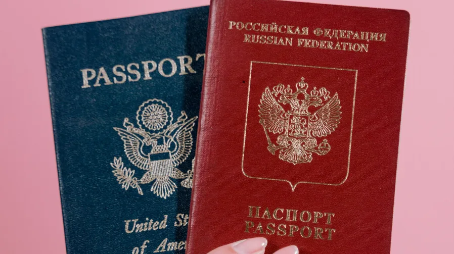 Američki i ruski pasoši