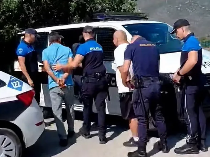 Policija hapsi aktiviste
