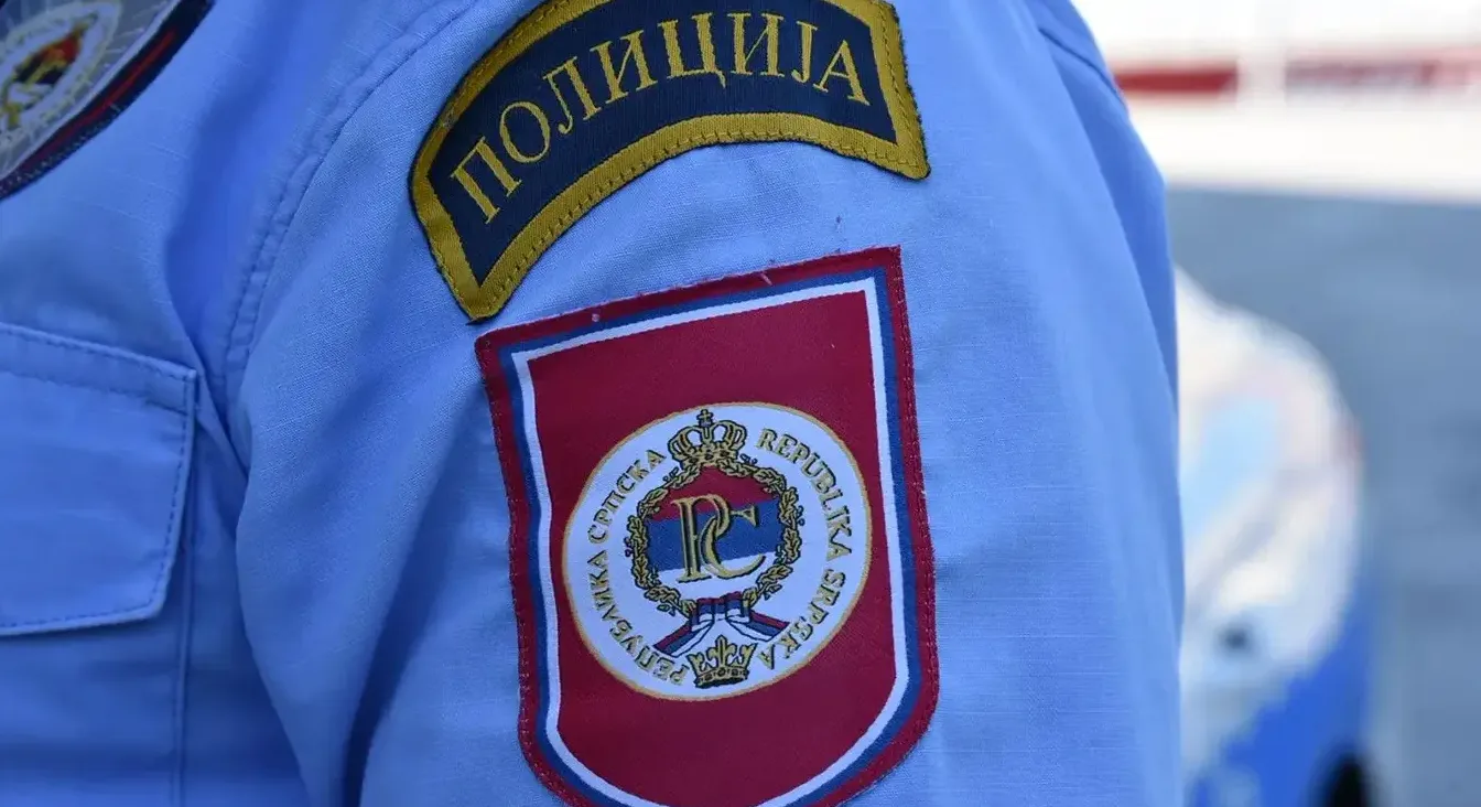 Policija istražuje napad ispred kafića