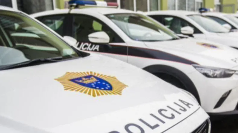 Policijska vozila nakon potjere