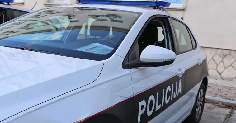 Policijsko vozilo, zapljena droge