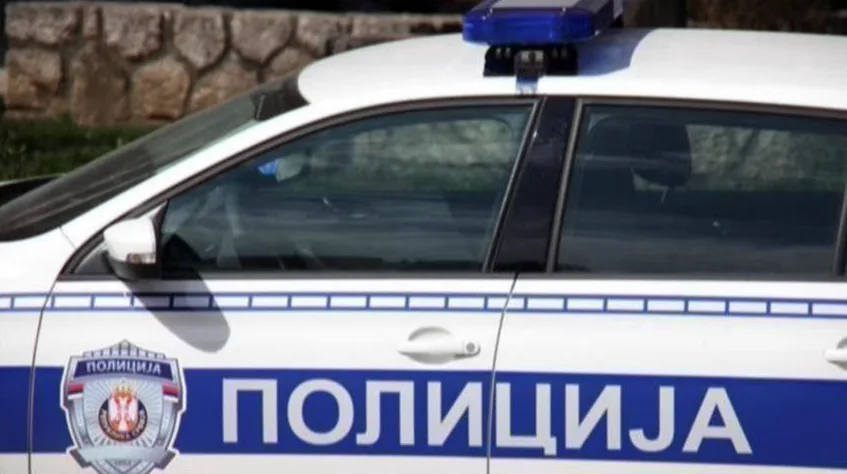 Policijsko vozilo hapsi ubicu