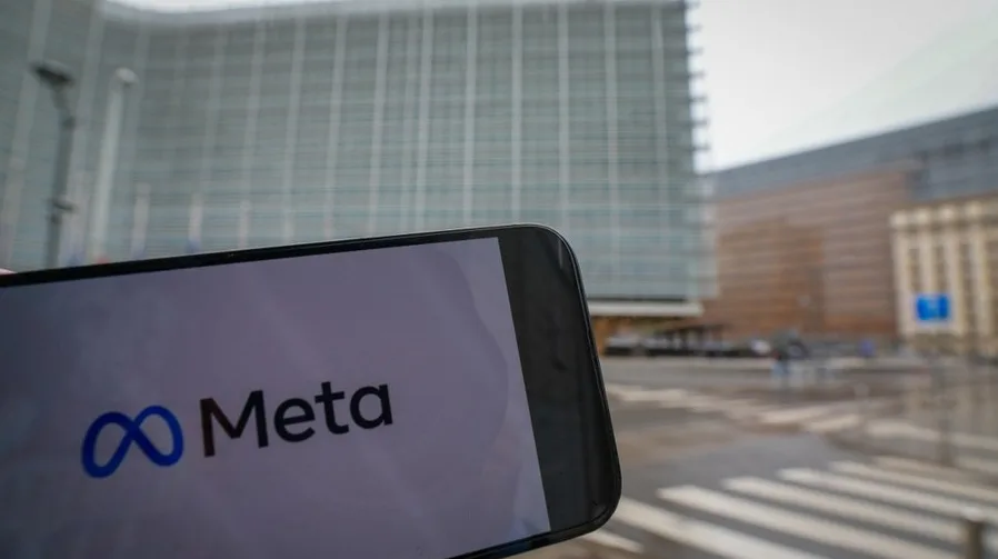 Logo kompanije Meta na telefonu