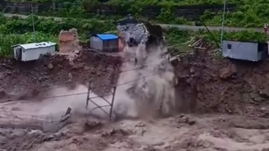 Razorna poplava u Nepalu