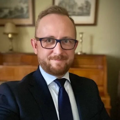 Poslovni portret profesionalnog muškarca