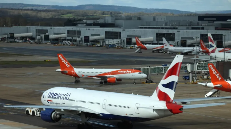 Avioni na aerodromu Getvik