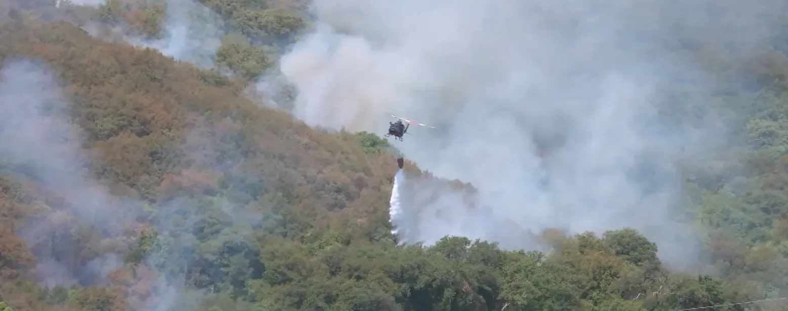 Helikopter gasi požar