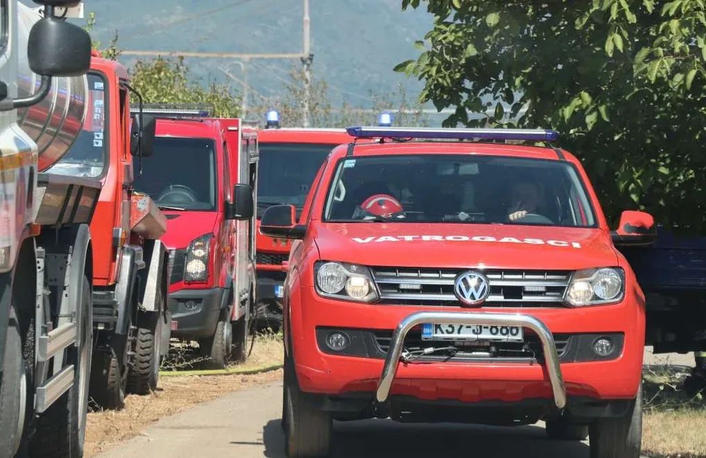 Vatrogasci gase požar u Grudama