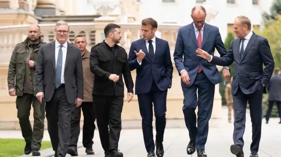 Volodimir Zelenski, Emmanuel Macron, Keir Starmer i Donald Tusk u šetnji