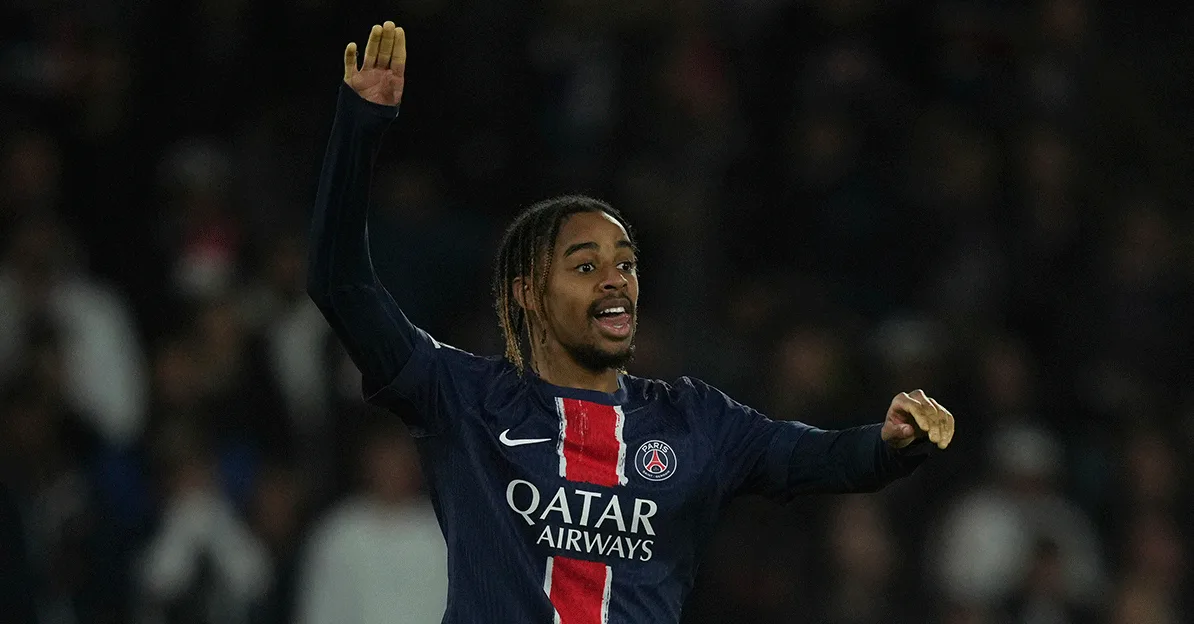 Fudbaler Paris Saint-Germaina, Renato Sanches, sa podignutom rukom.