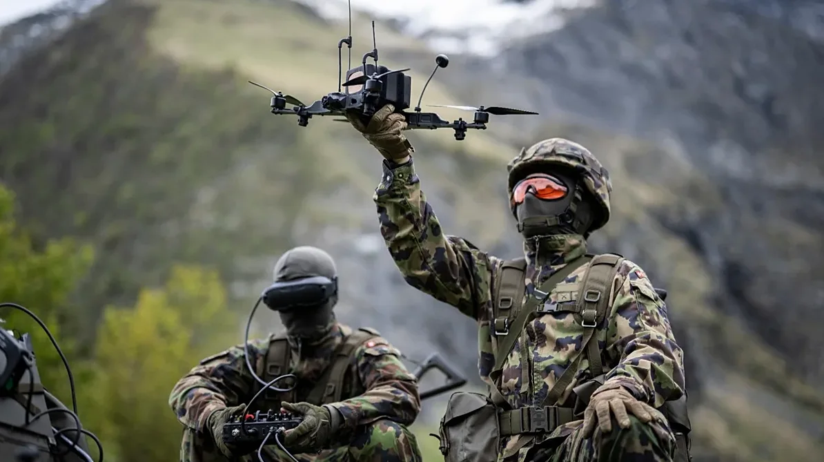 Švicarski vojnici pripremaju dron bataljon