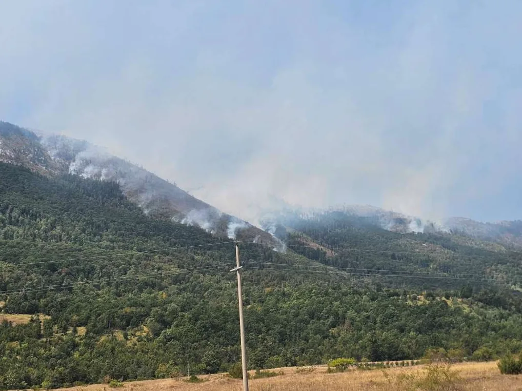 Vatra na Dinari prijeti