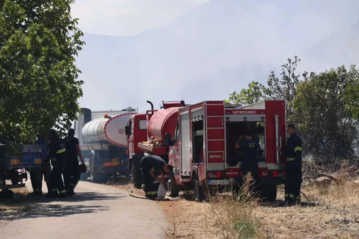 Vatrogasci gase požar u Blatnici