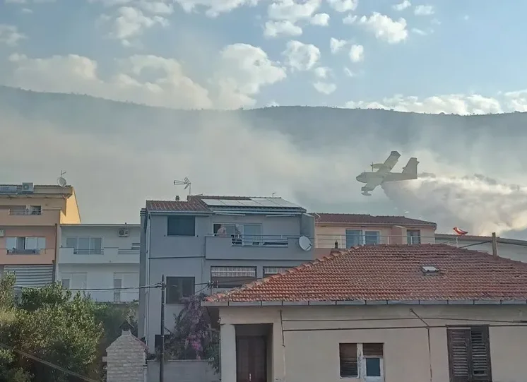 Kanader gasi dim iz BiH