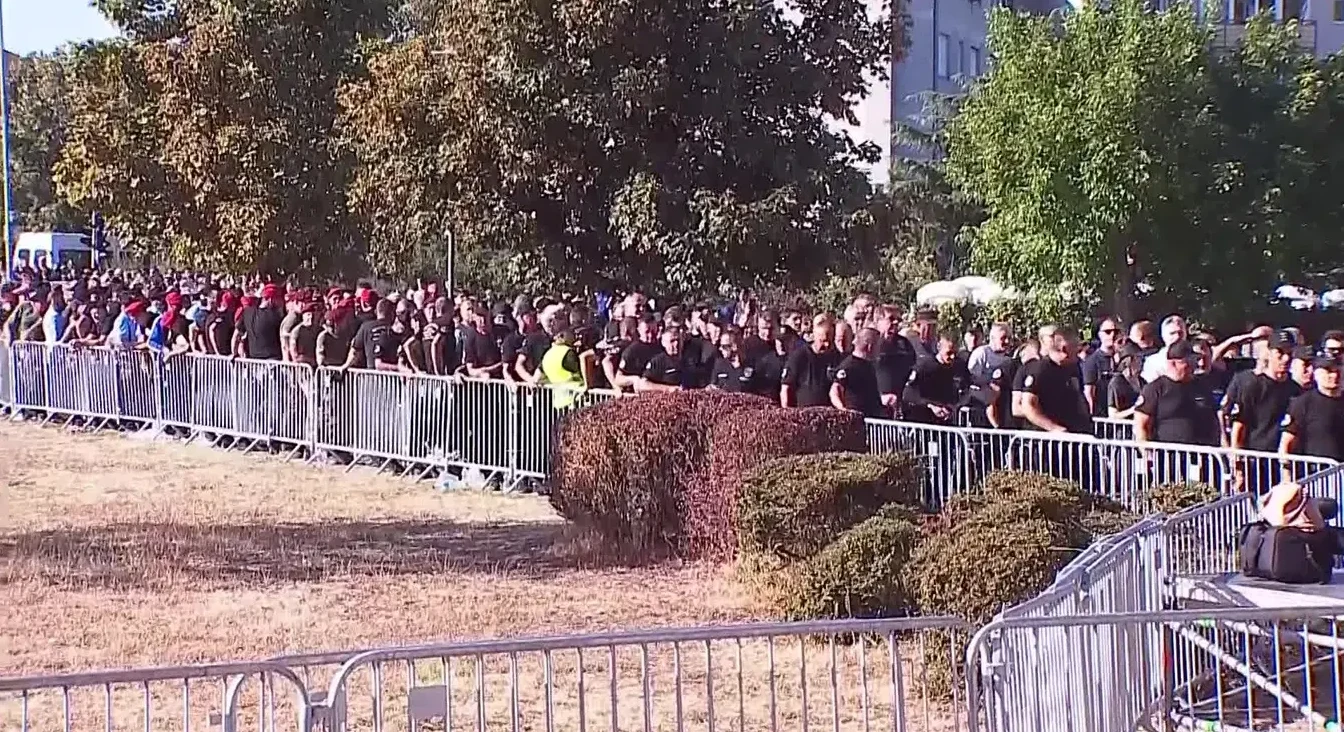 Građani čekaju oproštaj od generala