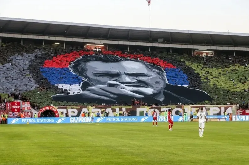 Navijači Crvene zvezde veličaju Ratka Mladića