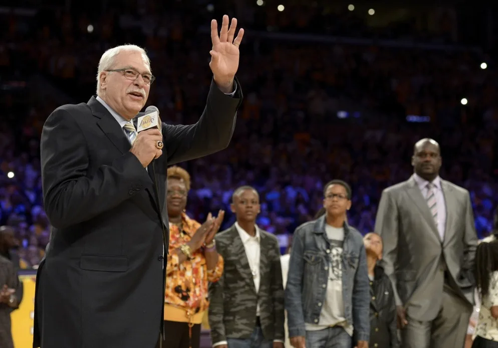 Phil Jackson Lakers statua
