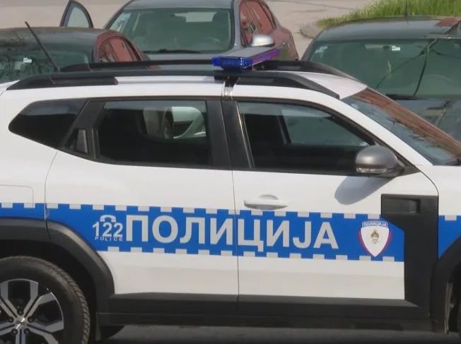 Policijsko vozilo, lišen slobode, droga