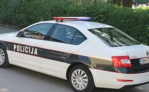 Policijsko vozilo na mjestu sudara