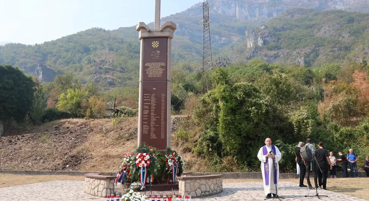 Spomenik ubijenim hrvatskim civilima