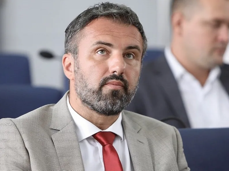 Stojanović najavljuje prijave protiv RTRS-a