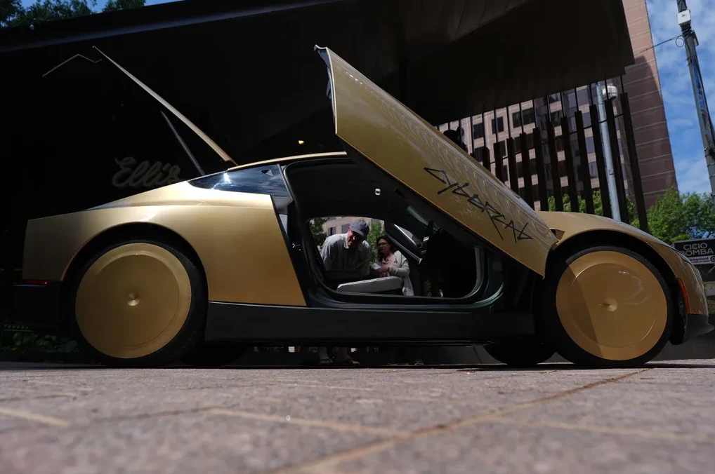 Tesla autonomni Cybercab bez volana